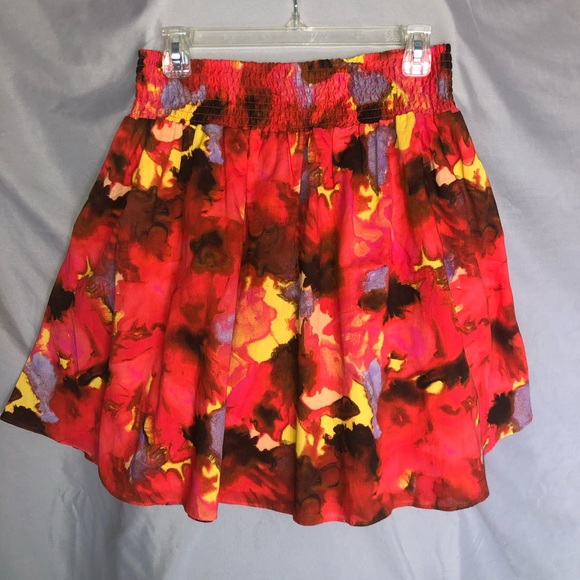 New York and Company medium elastic floral skirt - Picture 2 of 5